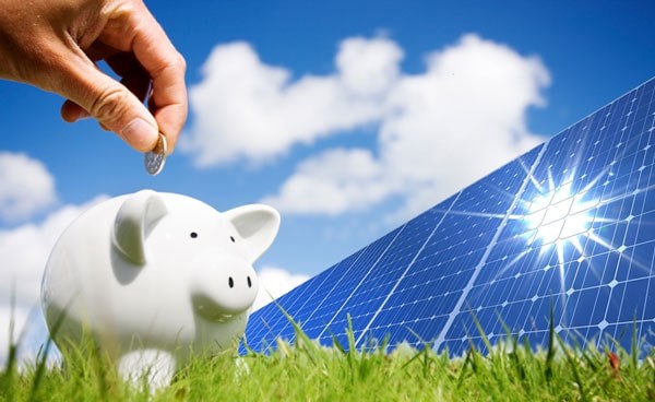 Saving money with solar power and smart tariffs